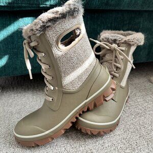 NWT BOGS Faux Fur Winter Boots Snow Waterproof